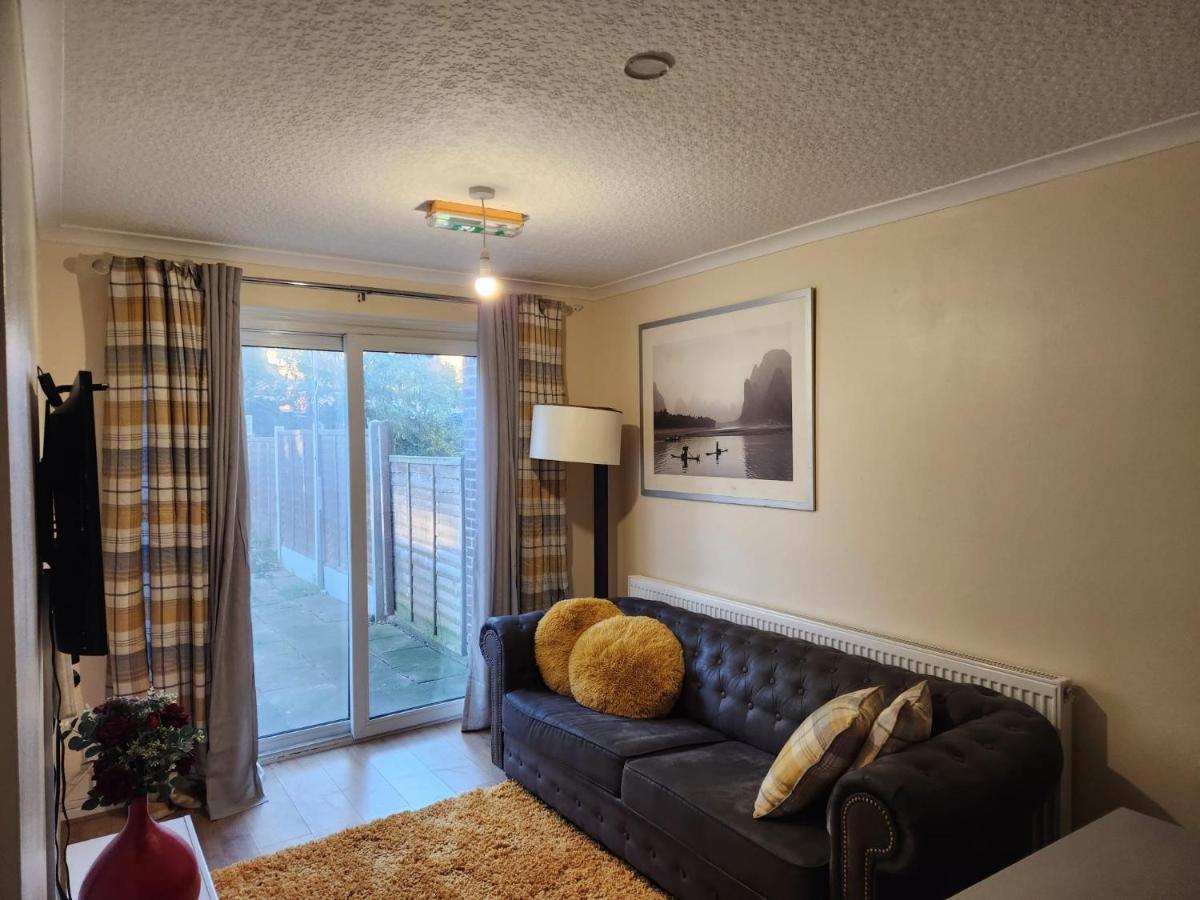 Crane Home In Dagenham With Free Wi Fi Exterior foto